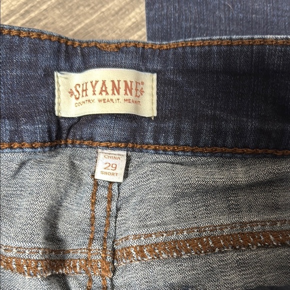 Like New Shayanne Flare Jeans Size 29 - Picture 3 of 8